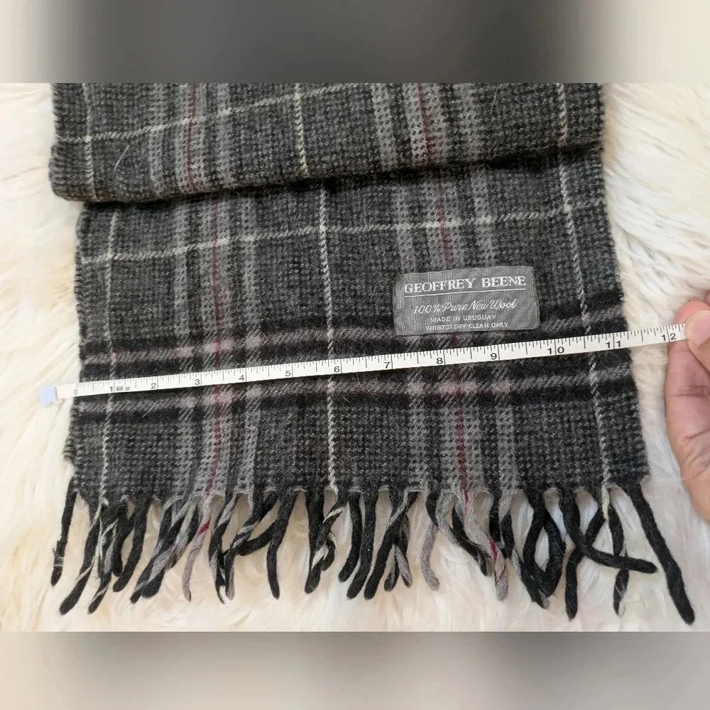 Geoffrey Beene 100% Wool Scarf - Picture 2 of 5